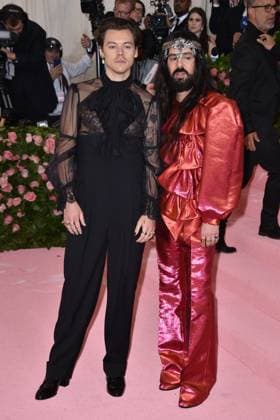 The 2019 Met Gala Celebrating Camp: Notes On Fashion 03 Harry Styles and Alessandro Michele attend The 2019 Met Gala Celebrating Camp: Notes On Fashion at The Metropolitan Museum of Art on May 06, 2019 in New York City. Photo by Lionel Hahn ABACAPRESS.COM New York New York  Copyright: xHahnxLionel ABACAx 681742_072 HahnxLionel ABACAx 681742_072