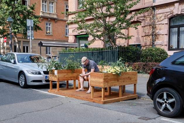 Parklets in der Mainzer Neustadt. Die Initative MainzZero zieht positive Bilanz der Modellaktion Autofreie Stadt - jetzt öfter? 23.06.23