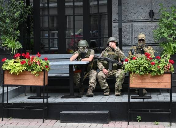 Russia Mutiny Attempt Security Measures Rostov-on-Don 8466601 24.06.2023 Servicemen of Russia s private military company Wagner Group are seen on a street in Rostov-on-Don, Russia. A counter-terrorist operation regime has been introduced in the Russian capital and the Moscow Region in order to prevent possible terrorist acts, after head of the Wagner Group private military company Yevgeny Prigozhin called for armed rebellion and reached the southern city of Rostov-on-Don with his troops. Sergey Pivovarov Sputnik Rostov-on-Don Rostov region Russia  Copyright: xSergeyxPivovarovx