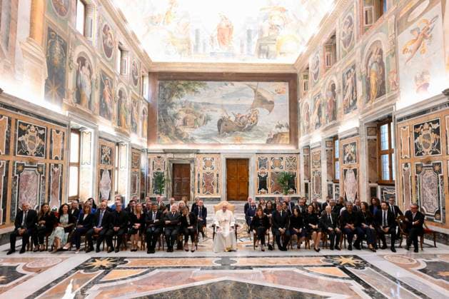 Italy, Rome, Vatican, 2023 6 24. Pope Francis receives Biagio Agnes Award Delegation in audience at Vatican Photograph by Vatican Media Catholic Press Photo RESTRICTED TO EDITORIAL USE - NO MARKETING - NO ADVERTISING CAMPAIGNS  Copyright: xVATICANxMEDIAx xipa-agency.netx xVaticanxMediax IPA_IPA38851607