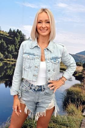 ORF Wenn die Musi spielt . Sängerin Christin Stark am Rande von Proben zum Musik Open Air Wenn die Musi spielt am 23.06.2023 in Bad Kleinkirchheim. 20230623SBK0034