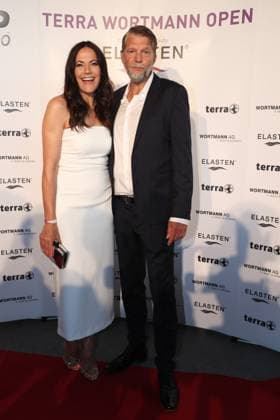 24.06.2023, Halle (Westfalen), Red Carpet Veranstaltung im Rahmen der 30. TERRA WORTMANN OPEN, ATP500, OWL Arena, Halbfinaltag: Schauspielerin Bettina Zimmermann mit Ehemann Schauspieler Kai Wiesinger Nordrhein-Westfalen Deutschland