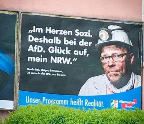 Deutsche Parteien: AfD, Symbolbilder Wahlplakat von Guido Reil für die Alternative für Deutschland AfD mit dem Slogan IM HERZEN SOZI. DESHALB BEI DER AFD. GLÜCK AUF, MEIN NRW als Steiger, Bergmann, Betriebsrat und 26 Jahre in der SPD, jetzt bei uns. Landtagswahl 2017 Archivfoto *** Election poster of Guido Reil for the Alternative for Germany AfD with the slogan IM HERZEN SOZI DESHALB BEI DER AFD GLÜCK AUF, MEIN NRW as a riser, miner, works council and 26 years in the SPD, now with us state election 2017 archive photo