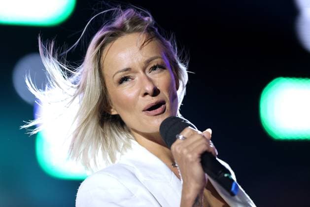 ORF Wenn die Musi spielt . Sängerin Christin Stark wärhend Proben zum Musik Open Air Wenn die Musi spielt am 23.06.2023 in Bad Kleinkirchheim. 20230623SBK0136