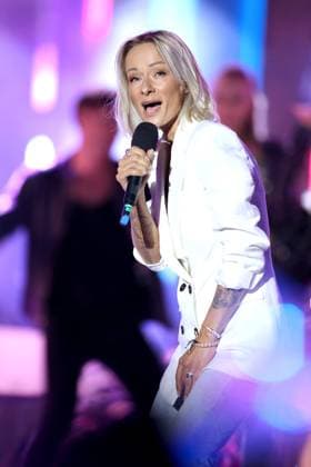ORF Wenn die Musi spielt . Sängerin Christin Stark wärhend Proben zum Musik Open Air Wenn die Musi spielt am 23.06.2023 in Bad Kleinkirchheim. 20230623SBK0141