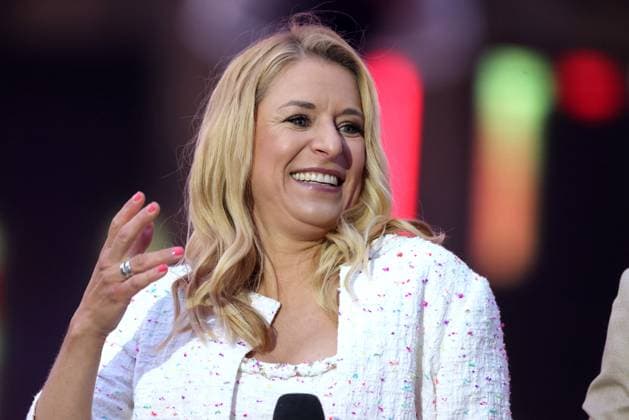 ORF Wenn die Musi spielt . Sängerin Stefanie Hertel wärhend Proben zum Musik Open Air Wenn die Musi spielt am 23.06.2023 in Bad Kleinkirchheim. 20230623SBK0171