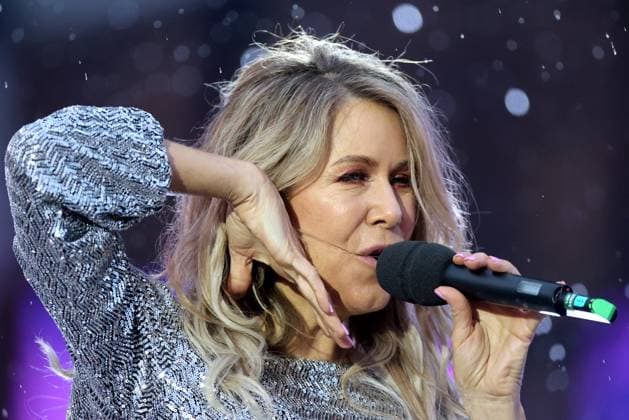 ORF Wenn die Musi spielt . Sängerin Simone Stelzer wärhend Proben zum Musik Open Air Wenn die Musi spielt am 23.06.2023 in Bad Kleinkirchheim. 20230623SBK0204