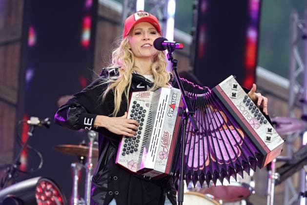 ORF Wenn die Musi spielt . Sängerin Melissa Naschenweng wärhend Proben zum Musik Open Air Wenn die Musi spielt am 23.06.2023 in Bad Kleinkirchheim. 20230623SBK0344