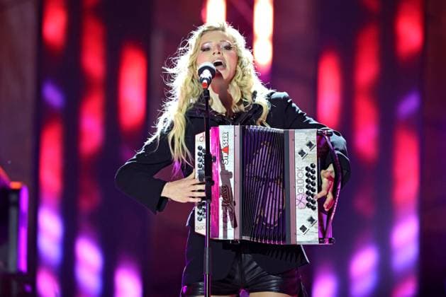 ORF Wenn die Musi spielt . Sängerin Melissa Naschenweng wärhend Proben zum Musik Open Air Wenn die Musi spielt am 23.06.2023 in Bad Kleinkirchheim. 20230623SBK0102