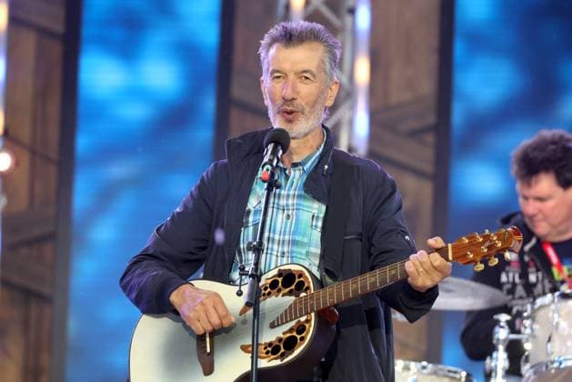 ORF Wenn die Musi spielt . Sänger Oswald Sattler wärhend Proben zum Musik Open Air Wenn die Musi spielt am 23.06.2023 in Bad Kleinkirchheim. 20230623SBK0355