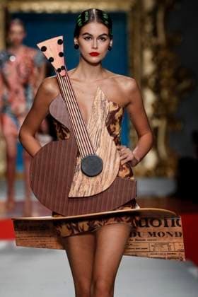 MFW - Supermodels Walk Moschino Runway Kaia Gerber walks the runway at the Moschino show during the Milan Fashion Week Spring Summer 2020 on September 19, 2019 in Milan, Italy. Photo by Alain Gil-Gonzalez ABACAPRESS.COM Milan Italy  Copyright: xGil-GonzalezxAlain ABACAx 700950_015 Gil-GonzalezxAlain ABACAx 700950_015