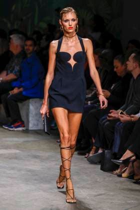 MFW - Anja Rubik Walks For Versace Anja Rubik walks the runway at the Versace Ready to Wear fashion show during the Milan Fashion Week Spring Summer 2020 on September 20, 2019 in Milan, Italy. Photo by Alain gil-GonsaleZ ABACAPRESS.COM Milan italy Italy  Copyright: xGil-GonzalezxAlain ABACAx 701044_001 Gil-GonzalezxAlain ABACAx 701044_001