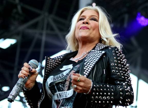 Sängerin Samantha Fox Auftritt in der Parkbühne Wuhlheide am 24.06.2023 beim Berliner Rundfunk Open Air in Berlin. *** Singer Samantha Fox performance at the Parkbühne Wuhlheide on 24 06 2023 at the Berlin Radio Open Air in Berlin Copyright: xmix1x