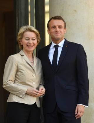 President Macron Meets With Ursula Von Der Leyen - Paris President Emmanuel Macron greets EU Commission President Ursula von der Leyen ahead of a meeting at The Elysee Palace, Paris, France on October 14, 2019. Photo by Christian Liewig ABACAPRESS.COM Paris France  Copyright: xLiewigxChristian ABACAx 704698_008 LiewigxChristian ABACAx 704698_008