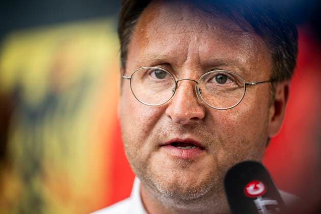 News Bilder des Tages STICHWAHL ZUM LANDRAT IN SONNEBERG 25 06 2023 - Sonneberg: Die Stichwahl zum neuen Landrat des Landkreises Sonneberg am 25. Juni 2023 in Sonneberg (Thüringen). AfD-Landratskandidat, Robert Sesselmann, gibt auf der AfD-Wahlparty in der Frankenbaude Interviews. _________________ *** STICHWAHL ZUM LANDRAT IN SONNEBERG 25 06 2023 Sonneberg The runoff election for the new district administrator of the Sonneberg district on 25 June 2023 in Sonneberg Thuringia AfD district council candidate, Robert Sesselmann, gives interviews at the AfD election party in the Frankenbaude