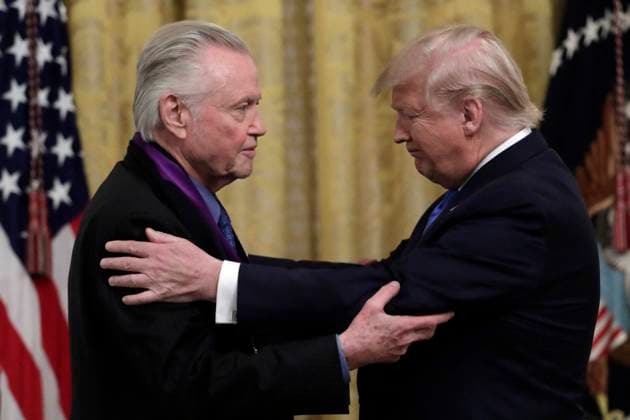 President Trump presents Medal of Arts - Washington U.S. President Donald Trump awards the National Medal of Arts to actor Jon Voight in the East Room of the White House in Washington on November 21, 2019. Photo by Yuri Gripas ABACAPRESS.COM Washington DC United States  Copyright: xGripasxYuri ABACAx 710046_010 GripasxYuri ABACAx 710046_010