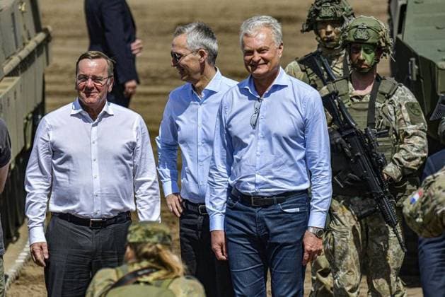 Übung Griffin Storm der deutschen eVA-Brigade in Litauen *** NUR FÜR REDAKTIONELLE ZWECKE *** EDITORIAL USE ONLY ***<p>NATO-Generalsekretär Jens Stoltenberg und Nordatlantikrat am Montag bei der Übung Griffin Storm der deutschen eVA-Brigade (eVAenhanced Vigilance Activities Brigade) in Litauen. Der Nordatlantikrat ist das wichtigste Entscheidungsgremium der NATO. Die Botschafter des Nordatlantikrats sind in Litauen und beobachten gemeinsam mit NATO-Generalsekretär Jens Stoltenberg, dem litauischen Präsidenten Gitanas Nauseda, dem Bundesminister der Verteidigung Boris Pistorius und dem Verteidigungsminister der Republik Litauen Arvydas AnuÅ¡auskas einen Ausbildungsabschnitt der Übung Griffin Storm. Der NATO-Generalsekretär und die Bot Copyright: MaurizioxGambarini doc7qtbop7y49k1ldskj3j8 ,EDITORIAL USE ONLY