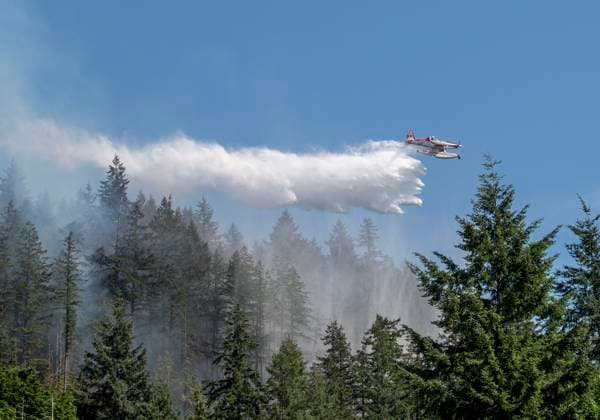 News Themen der Woche KW26 Bilder des Jahres 2023, News 06 Juni June 26, 2023, Vancouver, BC, Canada: Air tankers drop water on a brush fire burnng near Whyte Lake in West Vancouver. The fire burned about 3 hectares by late afternoon and forced the closure of Highway 99 in both directions. Vancouver Canada - ZUMAh13_ 20230626_zaf_h13_001 Copyright: xPJxHellerx
