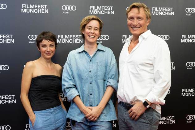 Entertainment Themen der Woch KW26 Bilder des Jahres 2023, Entertainment 06 Juni Entertainment Bilder des Tages Julia Koschitz, Pia Strietmann und Oliver Masucci bei der Premiere der ARD Miniserie Herrhausen - Der Herr des Geldes auf dem 40. Filmfest München 2023 im Gloria Palast. München, 26.06.2023 *** Julia Koschitz, Pia Strietmann and Oliver Masucci at the premiere of the ARD miniseries Herrhausen Der Herr des Geldes at the 40 Filmfest München 2023 at the Gloria Palast Munich, 26 06 2023 Foto:xD.xBedrosianx xFuturexImage