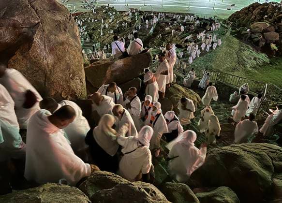 News Themen der Woche KW26 Bilder des Jahres 2023, News 06 Juni News Bilder des Tages Muslim pilgrims gather on the Mount of Mercy at the plain of Arafat during the annual haj pilgrimage, outside the holy city of Mecca, Saudi Arabia Muslim pilgrims gather on the Mount of Mercy at the plain of Arafat during the annual haj pilgrimage, outside the holy city of Mecca, Saudi Arabia, on June 27, 2023 Arafat is the site where Muslims believe the Prophet Mohammed gave his last sermon about 14 centuries ago after leading his followers on the pilgrimage. Photo by Ashraf Amra apaimages Mecca Mecca Saudi Arabia 270623_MECCA_APA_00 (8) Copyright: xapaimagesxAshrafxAmrax xapaimagesx