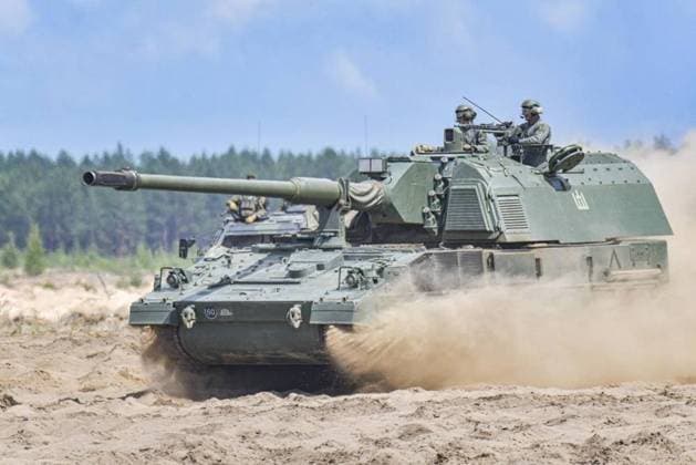Übung Griffin Storm der deutschen eVA-Brigade in Litauen *** NUR FÜR REDAKTIONELLE ZWECKE *** EDITORIAL USE ONLY ***<p>Bundesminister der Verteidigung Boris Pistorius (SPD) besucht die Übung Griffin Storm der deutschen eVA-Brigade (eVAenhanced Vigilance Activities Brigade) in Litauen. Panzerhaubitze 2000 der Armee von Litauen. Der NATO-Generalsekretär und die Botschafter des Nordatlantikrats verschaffen sich damit ein persönliches Bild über das Engagement der Bundeswehr an der NATO-Ostflanke und die enge Verbundenheit zwischen Deutschland und Litauen, fotografiert am 26. Juni 2023 in PabradÃ , Litauen. Deutschland Berlin Berlin Copyright: MaurizioxGambarini *** Exercise Griffin Storm of the German eVA Brigade in Lithuania FOR EDITORIA Copyright: MaurizioxGambarini doc7qtqufbd74o10b5d91qm ,EDITORIAL USE ONLY