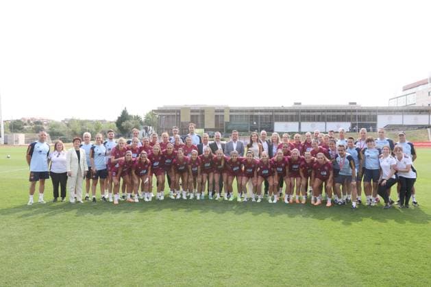 27-06-2023 Madrid Queen Letizia, with the Spanish women soccer team which will play at the at the FIFA womens world cup in Australia and New Zealand, in Madrid. Â  Copyright: xPPEx
