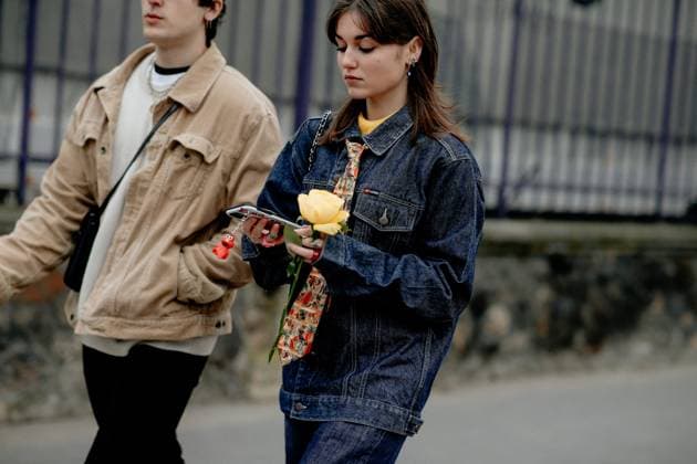PFW - Street Style - Day 2 Street style, arriving at Lemaire Fall-Winter 2022-2023 Menswear show, held at Atelier Berthier, Paris, France, on January 19th, 2022. Photo by Marie-Paola Bertrand-Hillion ABACAPRESS.COM Paris France  Copyright: xBertrand-HillionxMarie-Paola ABACAx 795533_013 Bertrand-HillionxMarie-Paola ABACAx 795533_013