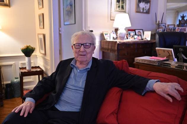 Jacques Delors Portrait - Paris Former President of the European Commission (1985 to 1995) and French Finance Minister (1981 to 1984) Jacques Delors poses for pictures at home in Paris, France in October 2021. Photo by Elodie Gregoire ABACAPRESS.COM Paris France  Copyright: xGregoirexElodie ABACAx 798516_017 GregoirexElodie ABACAx 798516_017