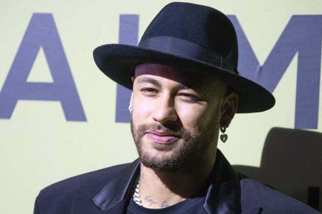 PFW Balmain Front Row Neymar attending the Balmain Womenswear Fall Winter 2022 2023 show as part of Paris Fashion Week at Carreaux du Temple in Paris, France on March 02, 2022. Photo by Aurore Marechal ABACAPRESS.COM Paris Ile de France France  Copyright: xMarechalxAurore ABACAx 800703_011 MarechalxAurore ABACAx 800703_011