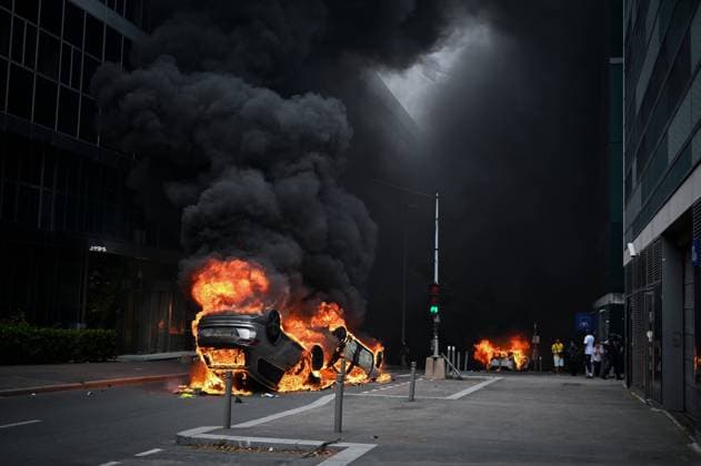 News Themen der Woche KW26 Bilder des Jahres 2023, News 06 Juni News Bilder des Tages France: Marche blanche pour Nahel a Nanterre Tensions en marge de la marche blanche organisÃ e Ã Nanterre cet apres-midi, suite au dÃ ces du jeune Nahel tuÃ par un policier en dÃ but de semaine. Tensions on the sidelines of the white march organized in Nanterre this afternoon, following the death of young Nahel killed by a police officer earlier this week. 294045 2023-06-29  Copyright: xLionelxGuericolas MPPx STAR_294045_077