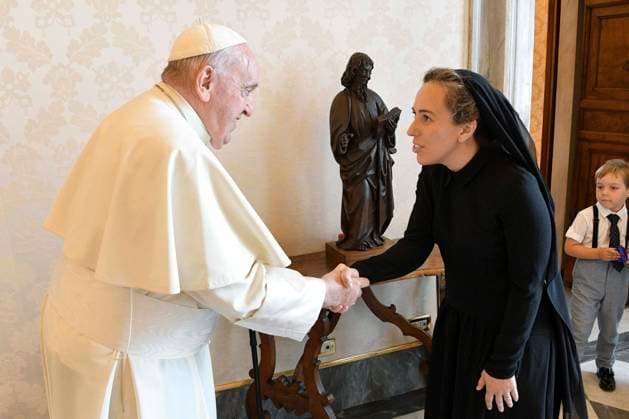 News Themen der Woche KW26 Bilder des Jahres 2023, News 06 Juni News Bilder des Tages Italy, Rome, Vatican, 2023 6 30. Pope Francis receives Stella Assange in audience at Vaticnao . Photograph by Vatican Media Catholic Press Photo RESTRICTED TO EDITORIAL USE - NO MARKETING - NO ADVERTISING CAMPAIGNS  Copyright: xVATICANxMEDIAx xipa-agency.netx xVaticanxMediax IPA_IPA38970222