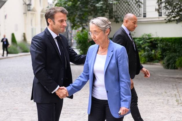 Intermninisterial crisis unit meeting at Interior Ministry - Paris French President Emmanuel Macron received by French Prime Minister Elisabeth Borne to a intermninisterial crisis unit (Cellule interministerielle de crise - CIC) meeting after riots erupted for the third night in a row across the country following the death of Nahel, a 17-year-old teenager killed during a traffic stop in Nanterre by a French police officer, at the emergency crisis center of the Interior Ministry in Paris, France, June 30, 2023. Photo by Eric Tschaen Pool ABACAPRESS.COM Paris IDF France  Copyright: xTschaenxEric Pool ABACAx 859047_011 TschaenxEric Pool ABACAx 859047_011