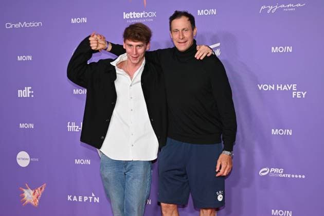 Oskar Belton und Marc Hosemann beim Moin Mittsommer Jahresempfang 2023 der Filmförderung Hamburg Schleswig-Holstein im Theater Kampnagel. Hamburg, 27.06.2023 Moin Mittsommer Jahresempfang 2023 der Filmförderung Hamburg Schleswig-Holstein im Theater Kampnagel., Hamburg Hamburg Deutschland Kampnagel