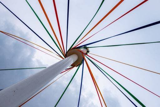 A low angle shot of a classic English Maypole during a dancing festival under a cloudy sky *** einer Geringe Winkel erschossen des einer klassisch englisch Maibaum während einer tanzen Festspiele unterhalb einer wolkig Himmel 18730829 RECORD DATE NOT STATED