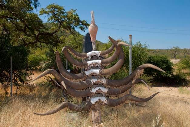 IMAGO Cultures of the world, Himba Volk in Namibia Männergrab, Himba-Friedhof im Kaokoveld, Namibia, Grab, Grabstätte, Afrika *** Mens grave, Himba Cemetery at Kaokoveld, Namibia, Grave, Gravesite, Africa Copyright: imageBROKER/F.xScholz iblszf05400187.jpg