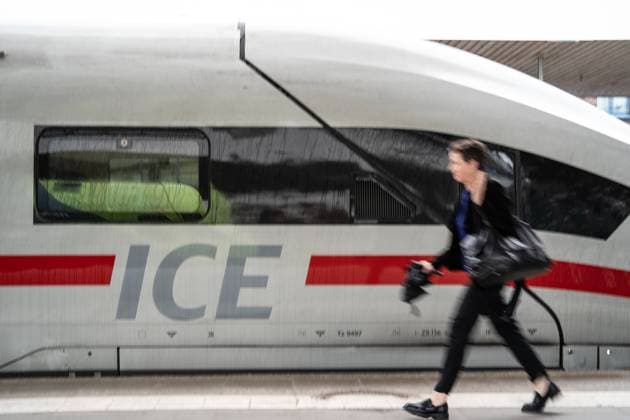 Bahnhof Hamburg-Altona am 01-. Juli 2023 Symbolbild ;Bahnhof Hamburg-Altona am 01-. Juli 2023 Symbolbild , *** Hamburg Altona train station on 01 July 2023 icon image Hamburg Altona train station on 01 July 2023 icon image ,