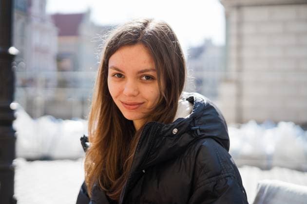 Gen z girl portrait outdoors on sunny day. European city travel for youth. Beautiful caucasian 20s girl Gen z girl portrait outdoors on sunny day. European city travel for youth. Beautiful caucasian 20s girl. High quality photo ,model released, Symbolfoto Copyright: xZoonar.com AlexandraxTroyanx 18481661 ,model released, Symbolfoto ,property released