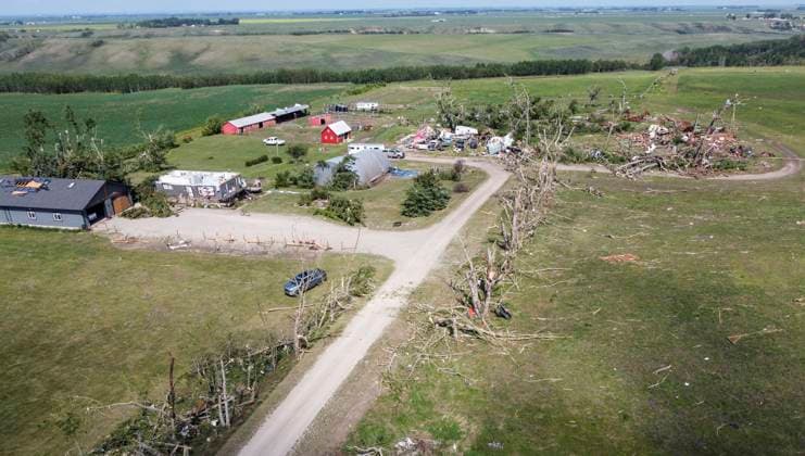 News Bilder des Tages July 1, 2023, Carstairs, AB, CANADA: Tornado damaged homes are seen near Carstairs, Alta., Saturday, July 1, 2023. No injuries were reported. Carstairs CANADA  - ZUMAc35_ 20230701_zaf_c35_135 Copyright: xJeffxMcintoshx
