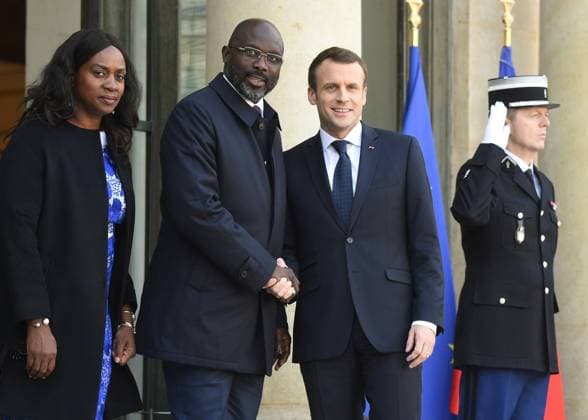 President Macron Receives Liberian President Weah For A Lunch - Paris French President Emmanuel Macron welcomes Liberian President George Weah and his wife Clar before a lunch at the Elysee Palace in Paris, France on February 21, 2018. Photo by Christian Liewig ABACAPRESS.COM Paris France  Copyright: xLiewigxChristian ABACAx 626665_001 LiewigxChristian ABACAx 626665_001