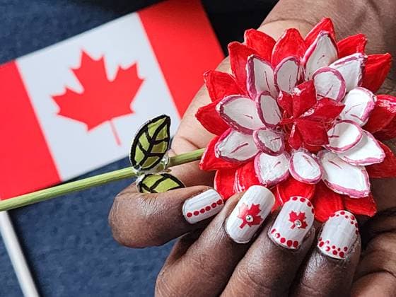 Canadians Celebrate Canada Day In Toronto Woman holds a handmade flower made from pumpkin seeds and decorated for Canada Day in Toronto, Ontario Canada, on July 01, 2023. Toronto Canada  Copyright: xCreativexTouchxImagingxLtdx originalFilename: friedman-canadian230701_nprSL.jpg