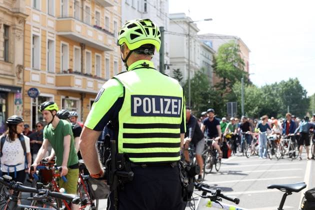 02.07.2023, Berlin - Deutschland. Unter dem Hashtag nichtmituns gibt es von Changing Cities eine Demo für das Radfahren, der Start ist an der Eberswalder Straße.