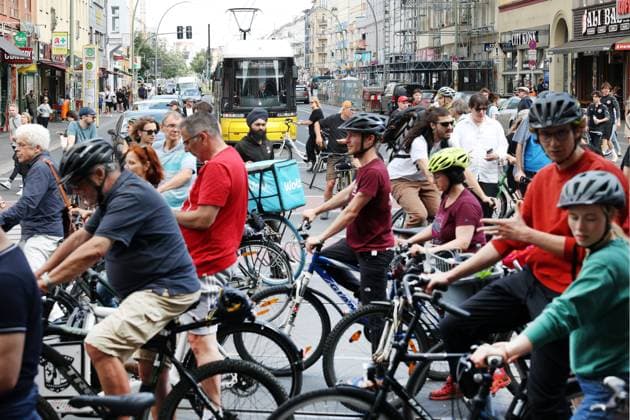 02.07.2023, Berlin - Deutschland. Unter dem Hashtag nichtmituns gibt es von Changing Cities eine Demo für das Radfahren, der Start ist an der Eberswalder Straße.