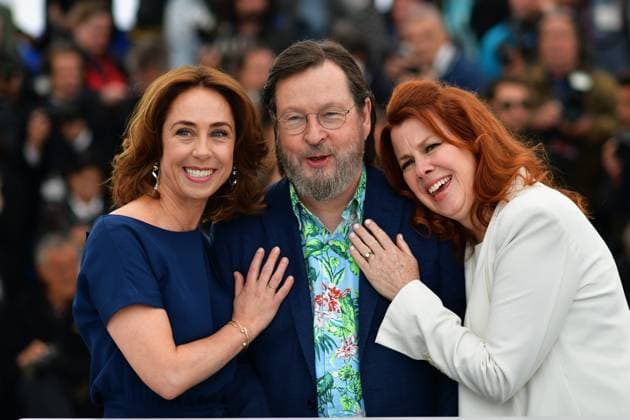 Cannes The House That Jack Built Photocall LH Siobhan Fallon Hogan, director Lars von Trier and Sofie Grabol posing at The House That Jack Built photocall held at the Palais des Festivals on May 14, 2018 in Cannes, France as part of the 71st annual Cannes Film Festival. Photo by Lionel Hahn ABACAPRESS.COM Cannes France  Copyright: xBoyer-Hahn-Marechal ABACAx 636786_030 Boyer-Hahn-Marechal ABACAx 636786_030