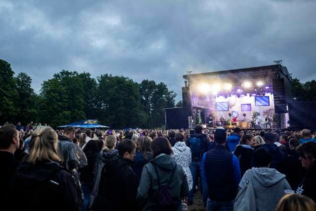 Revolverheld live beim Apoldaer Musiksommer 2023 auf des Festwiese der Herressener Promenade. Apolda, 30.06.2023