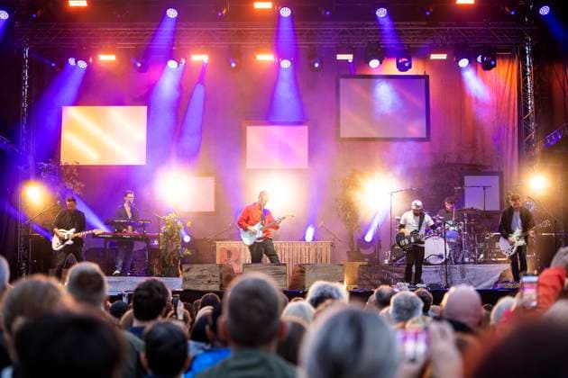 Revolverheld live beim Apoldaer Musiksommer 2023 auf des Festwiese der Herressener Promenade. Apolda, 30.06.2023