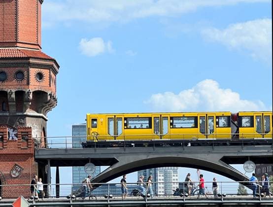 U-Bahn auf der Oberbaumbrücke in Berlin *** U Bahn on the Oberbaum Bridge in Berlin Copyright: xmix1x