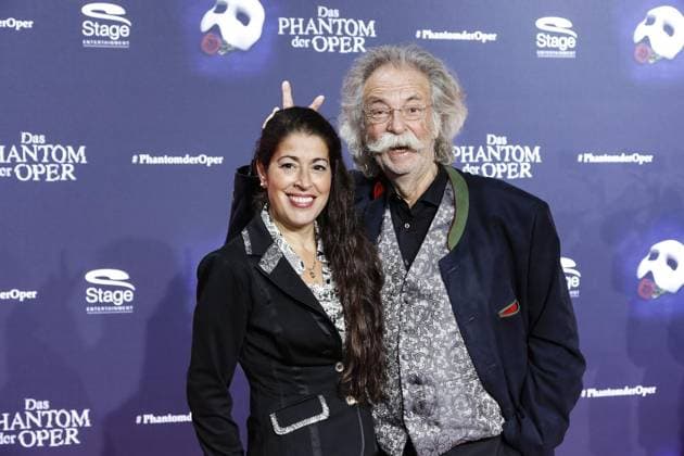 Premiere - Das Phantom der Oper - Roter Teppich am Metronom Theater am Centro Oberhausen *** NUR FÜR REDAKTIONELLE ZWECKE *** EDITORIAL USE ONLY ***<p>Der rote Teppich zur Premiere des Musical - Das Phantom der Oper - am Metronom Theater am Centro Oberhausen. Jean Pütz mit seiner Ehefrau. Deutschland NRW Oberhausen Copyright: TomxThöne *** Premiere the Phantom the Opera Red Carpet on Metronome Theatre on Centro Oberhausen *** ONLY FOR EDITORIAL PURPOSE *** EDITORIAL USE ONLY *** P the red Carpet to Premiere of Musical the Phantom the Opera on Metronome Theatre on Centro Oberhausen Jean Pütz with its Wife Germany NRW Oberhausen Copyright TomxThöne Copyright: TomxThöne docnrwhugopicture85897948 EDITORIAL USE ONLY