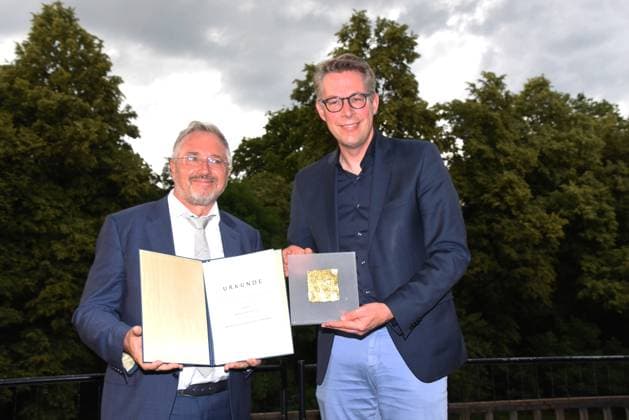 Manfred Rietzler Preistraeger Unternehmer Gruender Markus Blume Bayerischer Wissenschenschaft und Kunstminister Muenchen 04.07.2023 Bayerischen Kultursommes im Haus der Kunst Preis.Verleihung Pro meritis scientiae et litterarum Muenchen