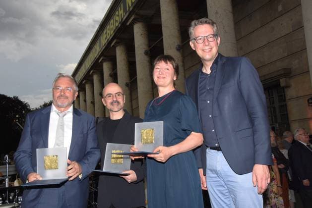 Manfred Rietzler Preistraeger Unternehmer Gruender Goyo Montero Preistraeger Ballettdirektor Staatstheater Nuernberg Barbara Yelin Preistraegerin Comiczeichnerin Markus Blume Bayerischer Wissenschenschaft und Kunstminister Muenchen 04.07.2023 Bayerischen Kultursommes im Haus der Kunst Preis.Verleihung Pro meritis scientiae et litterarum Muenchen