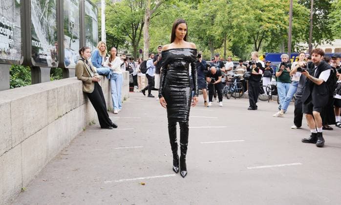 Cindy Bruna arrive au defile Alexandre Vauthier au Palais de Tokyo lors de la Fashion Week a Paris CELEBRITIES: Defile Alexandre Vauthier - Paris - 04 07 2023 JonathanRebboah Panoramic  PESRK24022012